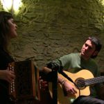 Jordi Montañez i Merirtxell Gené aplegaren ahir 23 de desembre a les terres de la Mariola a fer-nos una mostra de la cançó d'autor en català que es fa al Principat. Amb la Cafeteria Lua de Banyeres de gom a gom, els dos cantautors oferiren als assistents un concert diferent, amenitzant la nit de dilluns amb cançons de revolta i tendresa. Meritxell Gené i Jordi Montañez porten la cançó d’autor del Principat al Lua de Banyeres