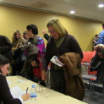 Unes 70 persones assistiren a la presentació oficial del llibre "Bogeries Meues" de Sole Pérez, al saló d'actes de l'Auditori de Castalla, el passat divendres 13 de desembre. Bogeries Meues es presenta amb éxit al Saló d'Actes de l'Auditori