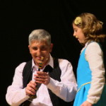 Ahir 22 de novembre la màgia del Nadal va arribar al Centre Cultural "El Teular" de Cocentaina de la mà de la Colla de Dolçaines i Tabals “Mal Passet”, i el grup de teatre local “Teló Teatre”, que ens van oferir el conte nadalenc “Dolç Nadal: La Dolçaina Màgica”. L’obra, amb guió de Pablo León i dirigida per José Miguel López, comptà amb la música original de Francisco Valor Llorens. La Dolçaina Màgica