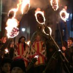 Amb la senyera com a estendard, i acompanyat dels seus patges i bufons, el Rei Pàixaro va tornar a Biar un any més per Sant Antoni, per a recaptar "els impostos de la corona". El Rei Pàixaro cavalca entre fogueres i danses un any més a la vila de Biar