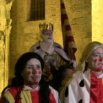 Amb la senyera com a estendard, i acompanyat dels seus patges i bufons, el Rei Pàixaro va tornar a Biar un any més per Sant Antoni, per a recaptar "els impostos de la corona". El Rei Pàixaro cavalca entre fogueres i danses un any més a la vila de Biar