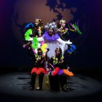 Perquè totes i tots podem ser dependents, ahir el Teatre Calderón es vestia de gala amb convidats d'arreu de les comarques de l'Alcoià i el Comtat per reivindicar una llei justa que no obligue a les persones dependents a quedar-se a casa per falta de recursos, degut als retalls soferts per part de l'administració pública. Els dependents ixen a escena per reivindicar una Llei de Dependència digna per a tots