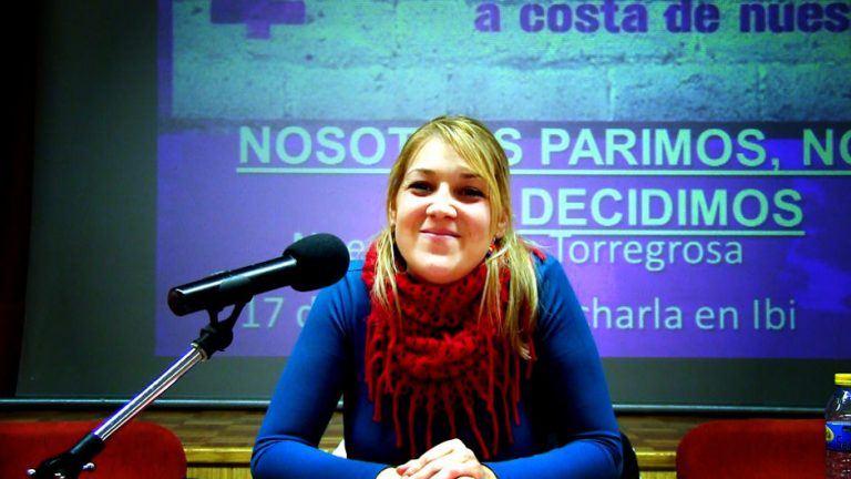 Noemí García: «A les dones se’ns està obligant a tornar a casa per a ocupar-nos de les persones dependents»