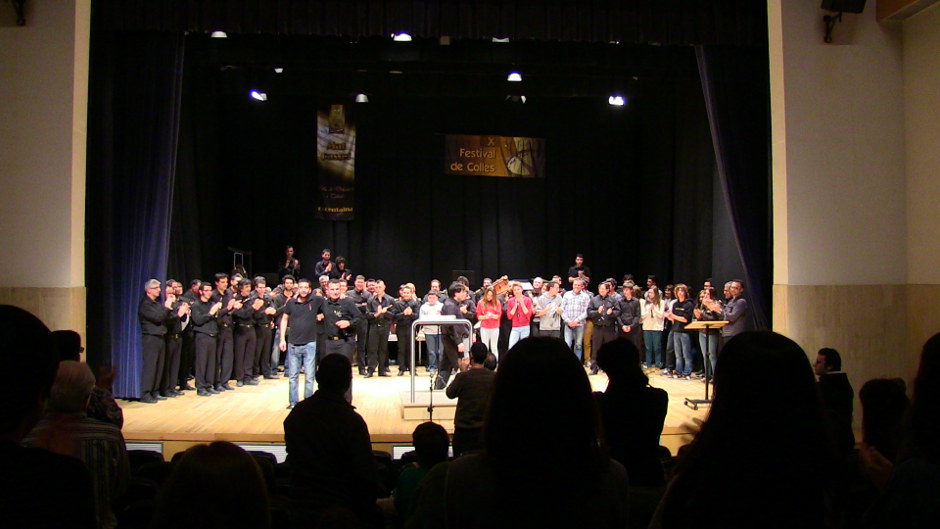 El passat dissabte 15 de març la música tradicional i el folklore valencià arribaren al Centre Cultural “El Teular” de Cocentaina, per celebrar la 10ª edició del Festival de Colles, organitzada per la Colla amfitriona de dolçaines i tabals “Mal Passet”, acompanyats en aquesta ocasió pel “El Terròs”, de Petrer. Per finalitzar l’acte, la colla contestana lliurà el VI guardó “Passet a passet” al grup de rock en valencià Obrint Pas, en reconeixement a la seua trajectòria. La Muixeranga
