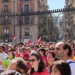 Diversos col·lectius i plataformes com la Plataforma per la Llei de Dependència de l’Alcoià-Comtat, o la Plataforma d’Afectats per la Hipoteca, desenvoluparen la marxa sota lemes com “Pa, treball, sostre i dignitat per a tots i totes“, per denunciar les polítiques d’austeritat per part de l’administració pública. Seguidament, llegiren un manifest a la Plaça d’Espanya d’Alcoi. Manifest a Alcoi