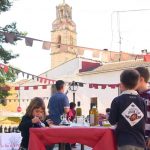El passat dissabte 8 de març, es va celebrar a Setla De Nunyes la 2ª Fireta de l’Oli i del Vi, un esdeveniment marcat per la qualitat dels productes de les comarques centrals valencianes i, també, pel radiant sol i la bona temperatura que es perllongaren al llarg del dia: des de les 10 del matí fins a les 18h de la vesprada, l’acollidora població va rebre molts visitants d’arreu de tota Diània, amb l’objectiu de fer-los gaudir d’una jornada molt agradable i completa, amenitzada per cançons populars a ritme de tabal i dolçaina. Setla de Nunyes viu una jornada festiva i familiar en la 2ª Fireta de l'Oli i del Vi