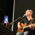 Joan Amèric enamora al públic en la presentació de l'espectacle DIRECTAment a Alcoi