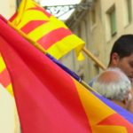 https://youtu.be/fnDBQH4Adcg Biar pel dret a decidir: unes 30 persones es concentren per demanar un estat republicà