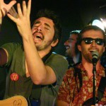 Per amenitzar la jornada del matí comptarem amb els grups Stéphanie Cadel et la Caravane i Mr. Perfumme. Des del principi fou evident el bon ambient i la compenetració que hi havia entre músics. Els cantants d’ambdós grups interpretaren junts la primera emblemàtica cançó, “La Mala Reputación”, del cantautor francés George Brassens, versionada en espanyol per Paco Ibáñez. El MIMA Festival d'Alcoi es consolida com a referent de la música independent a les comarques