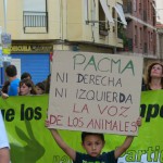 https://youtu.be/SQbleRSeHog Més de mig centenar de persones es manifesten contra els bous embolats a Castalla