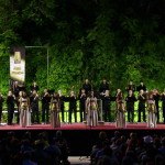L'acte començava amb la presentació dels nous membres de la colla, Marcos Giner Pérez i Arnau Bas i Beneito, dolçaina i percussió respectivament, que entraren a formar part de la família Mal Passet. Dansa del ventre amb el ballet d'Alicia Montava