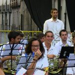 El concert començà amb el pasdoble "Benicadell", de Joan Enric Canet, un homenatge a la serra que separa les comarques de El Comtat i la Vall d'Albaida. Seguidament, escoltarem la primera estrena de la nit, "Yarim Moon Allah, deu de la mitja lluna" de Sergio Sánchez, marxa mora dedicada als seus companys de conservatori. Les jornades "Carrascal 2014" de la Banda Jove de Castalla clouen amb un magnífic concert de música festera