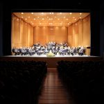 El concert fou en homenatge al músic de la Primitiva Ernesto Valor Calatayud, qui també destacava pel seu paper d'escriptor i musicòleg . També hi hagué un minut de silenci en record a Josep Armengol, dolçainer de La Degollà que ens deixava feia uns dies. Ambdós estigueren molt vinculats a la música alcoiana i molt dedicats a l'organització dels concerts de Santa Cecília. Alcoi celebrà Santa Cecília amb un concert en homenatge a Ernesto Valor al Teatre Calderón