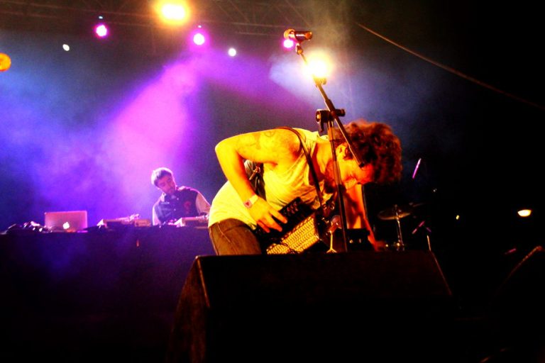 Esne Beltza - No tinc remei + Hona Bostekoa