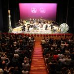 La colla alcoiana, sota la batuta de Jordi Sempere, interpretà l'obra "Dolçaines d'argent", composada per José Rafael Pascual Vilaplana expressament per a l'ocasió, i "Cancri", l'espectacular suite d' Antoni de l'Asunción Andrés que impacta en tots els qui l'escolten a conseqüència de les ràpides i vertiginoses interpretacions de tabal i dolçaina. La Degollà celebrà les noces de plata amb la companyia de Luar Na Lubre al Teatre Calderón