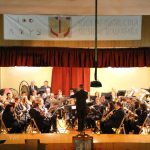 El concert extraordinari de Santa Cecília començà amb la presentació dels nous músics, Jordi Doménech a la percussió i Pau Gutiérrez al bombardí. La S.I.M d'Alfafara feu un viatge per "100 anys de guerres" al proppassat concert de Santa Cecília