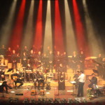 La colla alcoiana, sota la batuta de Jordi Sempere, interpretà l'obra "Dolçaines d'argent", composada per José Rafael Pascual Vilaplana expressament per a l'ocasió, i "Cancri", l'espectacular suite d' Antoni de l'Asunción Andrés que impacta en tots els qui l'escolten a conseqüència de les ràpides i vertiginoses interpretacions de tabal i dolçaina. Muixeranga amb La Degollà i Luar na Lubre