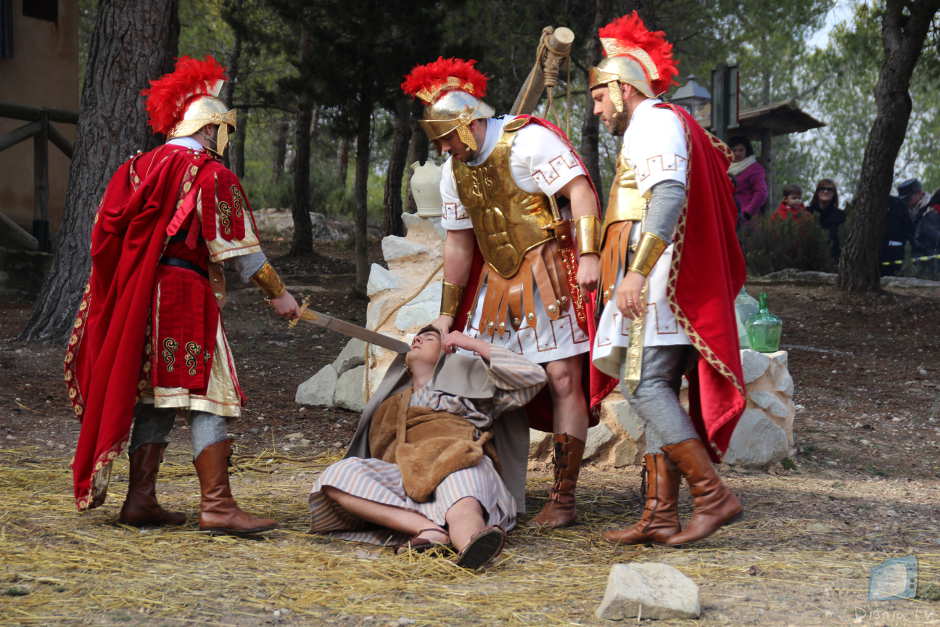 Aquest any se celebra el 250 aniversari de la particular Festa de Reis de La Canyada, una de les més antigues del país. Durant dos dies, el poble es reconverteix en l'antiga Jerusalem, mitjançant decorats i escenaris d'acord amb l'època. Totes les escenes transcorren en paratges naturals del poble, des dels seus carrers, com La Rambleta, fins als voltants del cementeri. Tot i assolir els canvis i adaptacions tecnològiques pròpies de l'actualitat, l'essència de la tradició queda intacta. Un moment de la representació