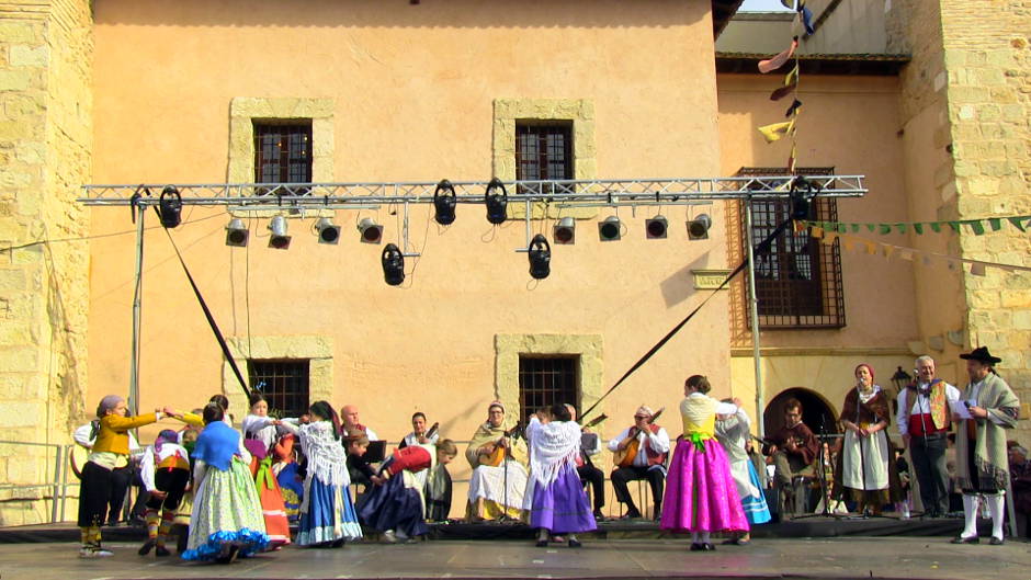Xiquetes i xiquets del Grup de Danses Baladre - La Villanera d'Ibi