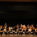 El recital començà amb un petit homenatge i silenci dedicat als músics castelluts Vicent Pérez Estruch i Paco Gill Rico, així com als seus familiars assistents al concert. La Colla d'Algemesí durant la seua actuació