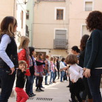La jornada començà amb una xarrada a càrrec de l'escriptor Francesc Gisbert i Vicent Santamaria, membre de l'Associació Cultural "El Guaret", on explicaven els orígens satírics i crítics d'aquesta festa, així com les versemblances amb celebracions similars a altres municipis, sota denominacions diferents, com "El Vell i la Vella", a Xixona, o "Els Monots" a Elx. Gisbert i Santamaria destacaren la tasca humil i desinteressada de les dones del barri del Raval, transmissores i conservadores de la festa dels Nanos a Cocentaina.Seguidament, la Plaça Sant Miquel acollí els tallers de dansa: els d'iniciació, adreçats a tots aquells interessats a aprendre a ballar, i els de perfeccionament, dirigits a les balladores i balladors ja experimentats.Tot seguit, els organitzadors de la jornada, on s'inclou a la Colla Mal Passet, El Guaret i tots els grups de danses de Cocentaina, van retre homenatge a Emilia Ferrando Pla. "Emilieta La Carbonera" ha treballat de valent durant molts anys per tal de difondre la dansa al poble i, com a agraïment, totes aquelles balladores que han aprés els ritmes més tradicionals de les comarques gràcies als sabers populars d'aquesta dona treballadora, l'obsequiaren amb flors com a mostra d'estima.Al voltant de les 12h del migdia començà la Dansà Plana i Popular arreu del Raval, on totes les balladores i balladors, locals i pertanyents a municipis propers, dansaren a ritme de dolçaina i tabal. Finalment, tots els assistents gaudiren amb un dinar popular "de faixeta", acompanyats pel posterior sarau a càrrec de la rondalla de Cocentaina. Un dels actes fou un taller d'iniciació als balls populars