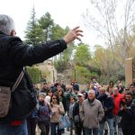 Durant l'esdeveniment, tot un seguit d'escriptors i grans mestres feren un merescut homenatge al patriarca de les lletres valencianes, el gramàtic, escriptor i rondallista Enric Valor. Els oradors contaren conegudes històries i llegendes, totes farcides d'elements pertanyents a la nostra cultura popular. La ruta passava pels llocs més emblemàtics i característics de Penàguila, com el llavador, les restes de la torre Vernet, la porta medieval "El Portalet" o l'entrada al calvari. Daniel Climent Penaguila Ruta Valor Plantes Magia Rondalles