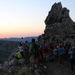 La jornada cultural, organitzada per La Unió Cultural d'Amics de la Vall de Gallinera, començà vora les 8h de la vesprada amb la pujada conjunta al castell des de La casilla de Benissili. Alguns assistents, fins i tot, decidiren que passarien aquesta nit tan especial, amb tendes de campanya, a l'antiga fortalesa del Blau. El castell d'Alcalà s'omple de cançons i poesies per celebrar el 800 aniversari del visir Al-Azraq