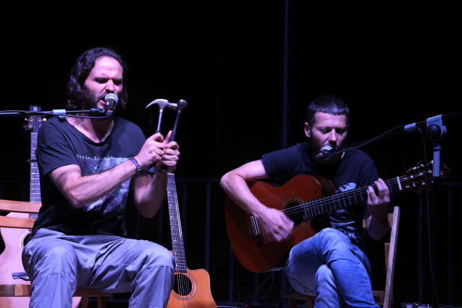 El concert fou organitzat per l'Ateneu Popular Arrels de Beniarrés, i s'emmarcava dins dels actes de la Setmana Cultural Alternativa prèvia a les festes majors del municipi. El col·lectiu va reunir a tot un seguit de veïnes i veïns als voltants de l'encantadora ermita local per tal de gaudir amb les cançons que foren referent per a tota una generació. 2 Alfons Olmo Verdcel Ovidi Montllor Beniarres Setmana Cultural