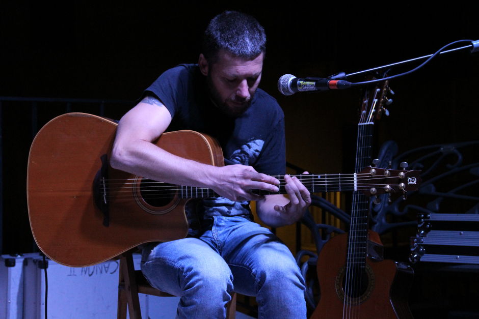 El concert fou organitzat per l'Ateneu Popular Arrels de Beniarrés, i s'emmarcava dins dels actes de la Setmana Cultural Alternativa prèvia a les festes majors del municipi. El col·lectiu va reunir a tot un seguit de veïnes i veïns als voltants de l'encantadora ermita local per tal de gaudir amb les cançons que foren referent per a tota una generació. 4 Alfons Olmo Verdcel Ovidi Montllor Beniarres Setmana Cultural