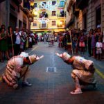 El popular ball dels "cabolos" encetà una desfilada farcida de color i entusiasme per l'arribada d'aquestes festes estiuenques, que giren al voltant de les danses i les melodies autòctones. Les xiquetes i xiquets de Bocairent van rebre amb especial il·lusió El Mestre, el Cuiner, el Tort, la Xiqueta, el Negret, el Manyo i l'Avi, els set "cabolos" que compten ja amb més de 50 anys de tradició a la localitat de la Vall d'Albaida. Els Cabolos de Bocairent donen la benvinguda a les Festes de Sant Agustí