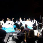 Amb totes les butaques ocupades del Teatro Río d'Ibi, començava l'espectacle de música i dansa "Botifarra a Banda". Un "show" que ha portat a Pep Gimeno i la seua rondalla a recórrer bona part dels nostres pobles, tocant amb algunes de les nostres millors bandes. 'Botifarra a Banda' posa dempeus el Teatro Río d'Ibi