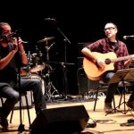 Durant la primera sessió de concerts, presentada per Núria Cadenes, participaren un total de set grups i cantautors, quasi tots en representació del sector més rock de les nostres creacions autòctones. D'entre totes les peces, els artistes feren sonar algunes de les cançons més rellevants de la seua trajectòria musical, tot i que també interpretaren, com no podia ser d'altra forma, algunes composicions d'Ovidi Montllor, com "Als companys", amb més ritme que mai de la mà d'Arthur Caravan, o l'"Homenatge a Teresa", sota els dolços acords de la guitarra de Rafa Xambó. La Fera torna al Palau 10 anys després per la porta gran