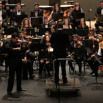Sota la batuta del socarrat Iñaki Lecumberri com a director assistent, la JOGV inicià el concert amb l'Obertura en Re major "a l'estil italià", del compositor austríac Franz Schubert. Seguidament, Gjorgi Dimčevski, el concertino convidat per a l'ocasió, s'afegí a la plantilla per interpretar dues peces magistrals. En primer lloc, sonà la rapsòdia de concert per a violí i orquestra Tzigane, del compositor francés Maurice Ravel. L'obra "Tzigane", tal com indica el seu nom, tracta de retractar l'escena de la improvisació gitana. La primera part de l'espectacle finalitzà amb Introducció i Rondó capritxós, de Camille Saint-Saëns, un obra en la qual resulta evident un profund coneixement i domini de la tècnica del violí. La Jove Orquestra de la Generalitat Valenciana enceta l'any musical a l'Auditori de la Vila Joiosa