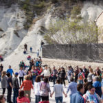L'Ajuntament de la Vall de Gallinera va organitzar tot un seguit d'activitats per celebrar la Setmana Santa als diferents pobles de la Vall, com ara tallers, concerts o excursions. L'administració, amb la inestimable col·laboració del veïnat, s'ha implicat per viure i celebrar la pasqua d'una manera saludable i sostenible. Cal destacar la recuperació de la tradicional "Llombaiada", que va tindre lloc el passat Diumenge de Pasqua al municipi de Llombai. La Llombaiada torna a la Vall de Gallinera pel Diumenge de Pasqua