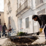 La jornada s'inicià amb una excursió per a tota la família guiada per Antoni Orengo, on poguérem reconéixer una gran diversitat de plantes autòctones, així com els seus usos i particularitats més curioses. Finalitzada l'excursió, alguns caminants decidiren pujar fins al paratge de la Cova del Frare, d'altres, inclús, s'animaren a visitar La Foradà. A més a més, Orengo oferí una xarrada-presentació al voltant del seu llibre sobre etnobotànica "Herbari bell del País Valencià". L'Alineació Solar de la Foradà es consolida com a atractiu turístic a la Vall de Gallinera