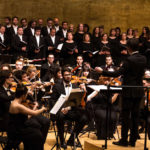 El concert, que va tindre lloc a l'Auditori de la Diputació d'Alacant (ADDA), era un homenatge a Immaculada Tomás, subdirectora de CulturArts Música, que va faltar el passat mes de juny. L'acte comptà, a més, amb la participació del Cor de la Generalitat Valenciana i de tres cantants lírics, elements musicals ben distingits en la consecució d'ambdues peces. El contestà Iñaki Lecumberri dirigeix la JOGV amb l'estrena de 'Noches Blancas'