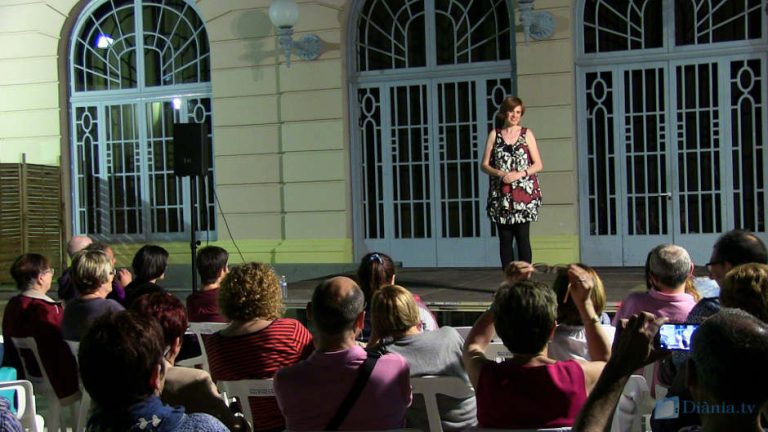 Almudena Francés enceta el cicle de recitals «Xàtiva a cau d’orella»