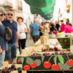 La tradicional Festa de la Cirera va cloure el passat diumenge amb una molt notable participació i assistència als pobles de Benissivà i Benitaia, les localitzacions amfitriones de la setzena edició de l'esdeveniment. Durant aquests dies, els xicotets agricultors de la zona veuen recompensat el treball al camp durant tot un any, i deixen constància de la gran qualitat del seu producte estrella: la cirera. No debades, el percentatge de producció de cireres que s'exporta a la resta d'Europa compta amb la certificació de qualitat internacional. La Festa de la Cirera de la Vall de Gallinera clou la seua XVI edició amb molt d'èxit
