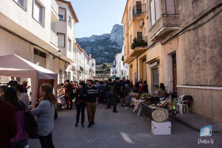 Alpatró de gom a gom amb motiu de la III Festa de l’Oli i l’aniversari del Mercat de la Foradà