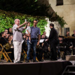 A la XVI edició del concert de festes, que anualment ofereix la Colla Mal Passet de Cocentaina, es barrejaren de nou els sons de les noves i avantguardistes peces arranjades per a dolçaines i tabals amb les melodies insígnia de la música festera. La cita fou a benefici del projecte de caritat del centenari del Miracle de la Mare de Déu. La Colla Mal Passet anuncia els Moros i Cristians de Cocentaina al ritme de dolçaina i tabal