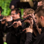 A la XVI edició del concert de festes, que anualment ofereix la Colla Mal Passet de Cocentaina, es barrejaren de nou els sons de les noves i avantguardistes peces arranjades per a dolçaines i tabals amb les melodies insígnia de la música festera. La cita fou a benefici del projecte de caritat del centenari del Miracle de la Mare de Déu. XVI Concert de Festes Mal Passet