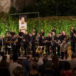 A la XVI edició del concert de festes, que anualment ofereix la Colla Mal Passet de Cocentaina, es barrejaren de nou els sons de les noves i avantguardistes peces arranjades per a dolçaines i tabals amb les melodies insígnia de la música festera. La cita fou a benefici del projecte de caritat del centenari del Miracle de la Mare de Déu. La Colla Mal Passet anuncia els Moros i Cristians de Cocentaina al ritme de dolçaina i tabal