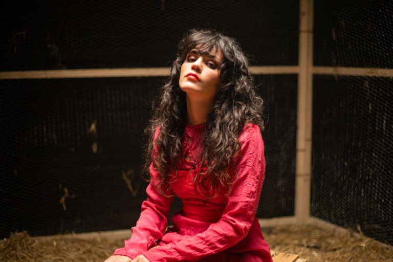La Maria canta l’himne antifranquista “Gall Roig, Gall Negre”