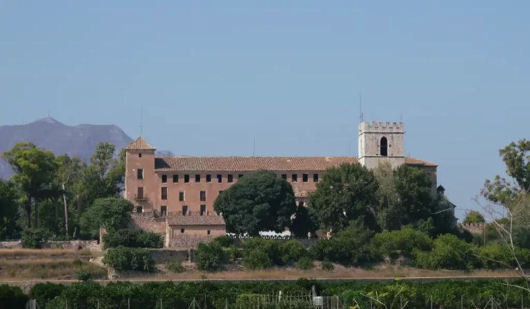 Diània es mobilitza per protegir el monestir de Cotalba de l’hotel termal: al·legacions fins al 31 d’agost