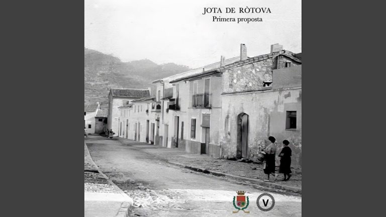 Dues veïnes gravades fa 40 anys tornen a fer ballar la jota de Ròtova